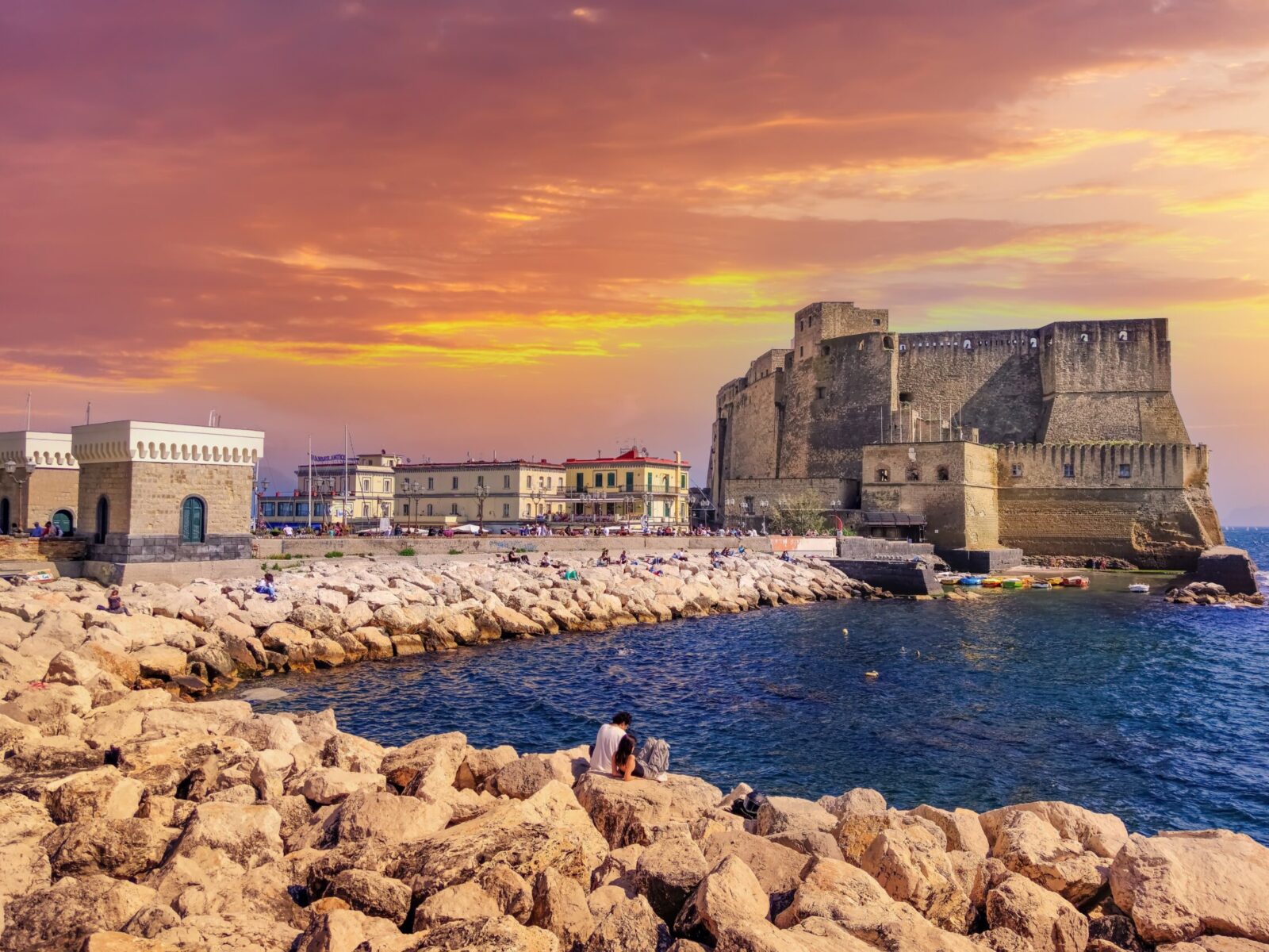 Naples,,Italy,-,Scenic,View,Of,Castel,Dell’ovo,(egg,Castle)