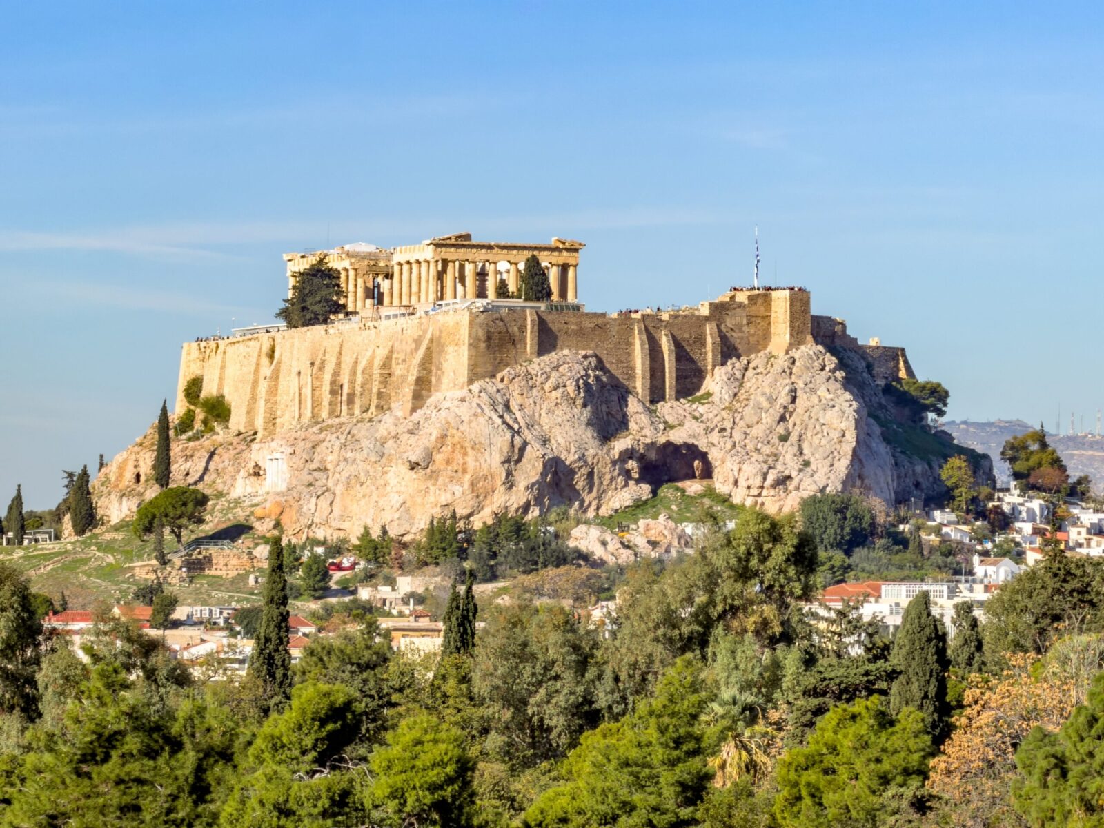 Sunny,Daylight,View,Of,Acropolis,Hill,In,Athens