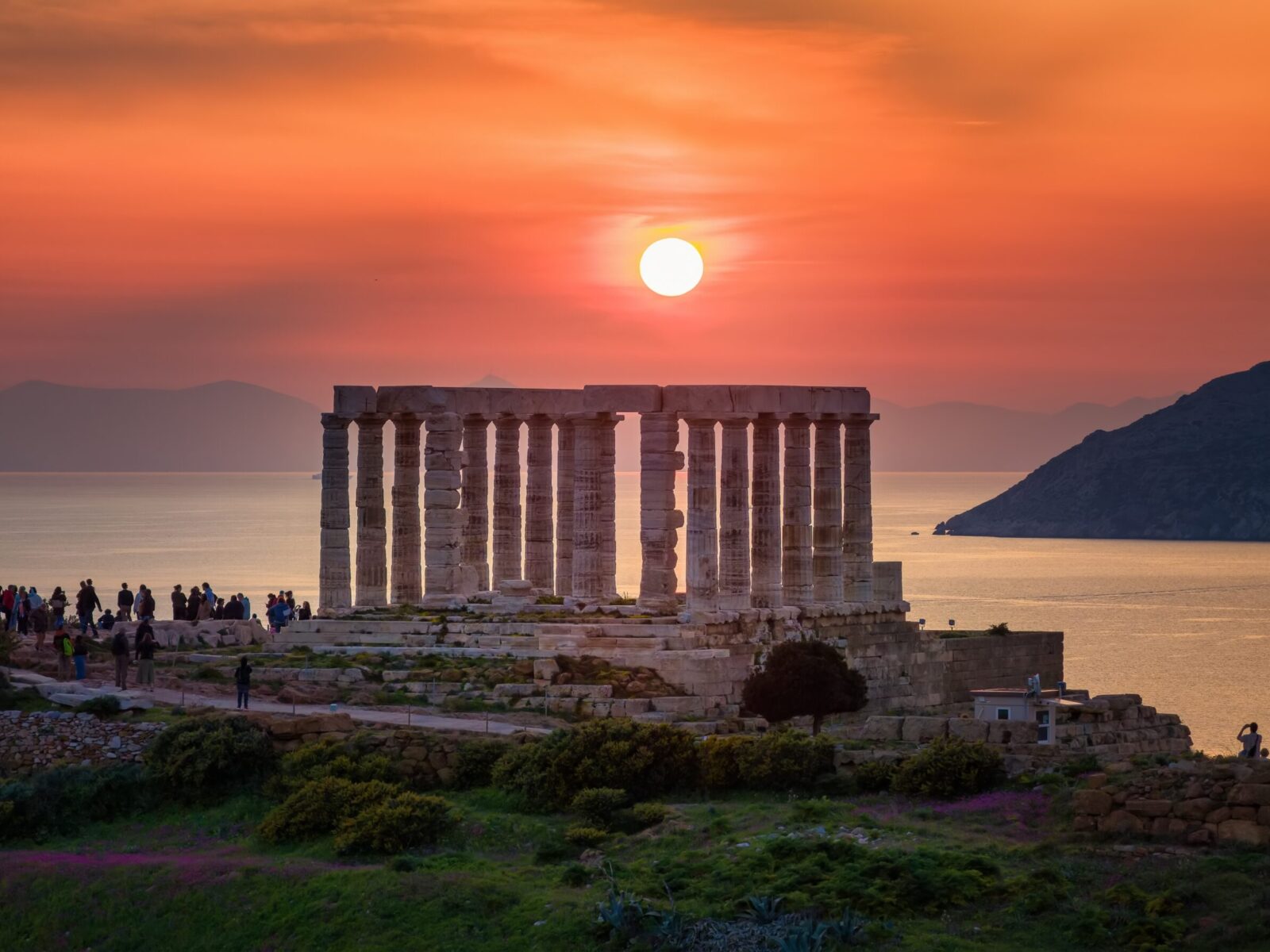 Close-up,Sunset,View,Of,The,Ancient,Temple,Of,Poseidon,At