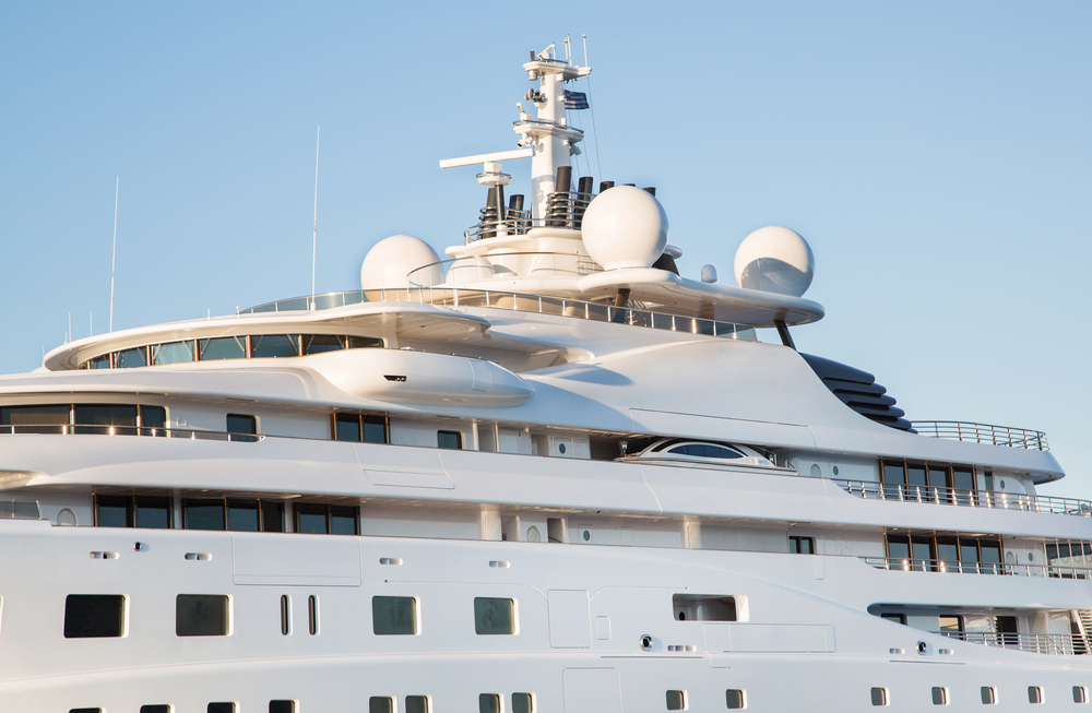 Gigantic,Big,And,Large,Luxury,Mega,Or,Super,Motor,Yacht