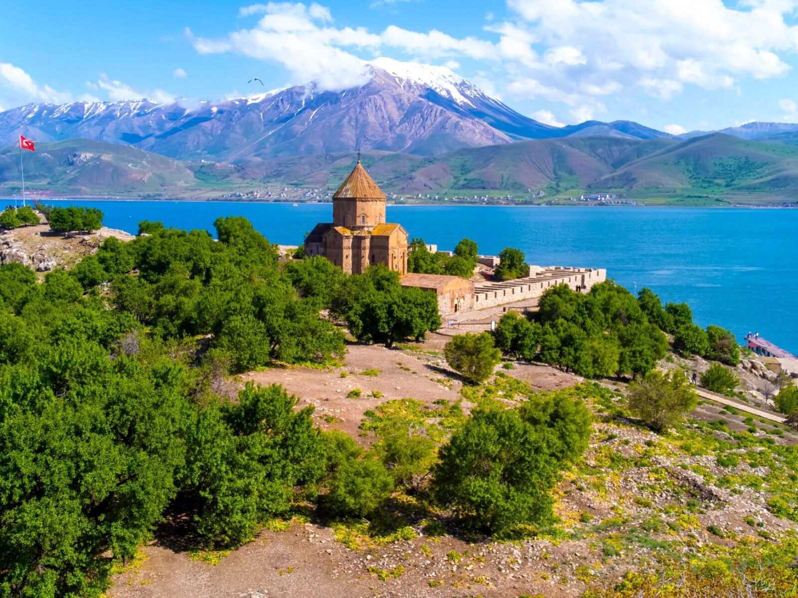 Akdamar,Island,In,Van,Lake.,The,Armenian,Cathedral,Church,Of