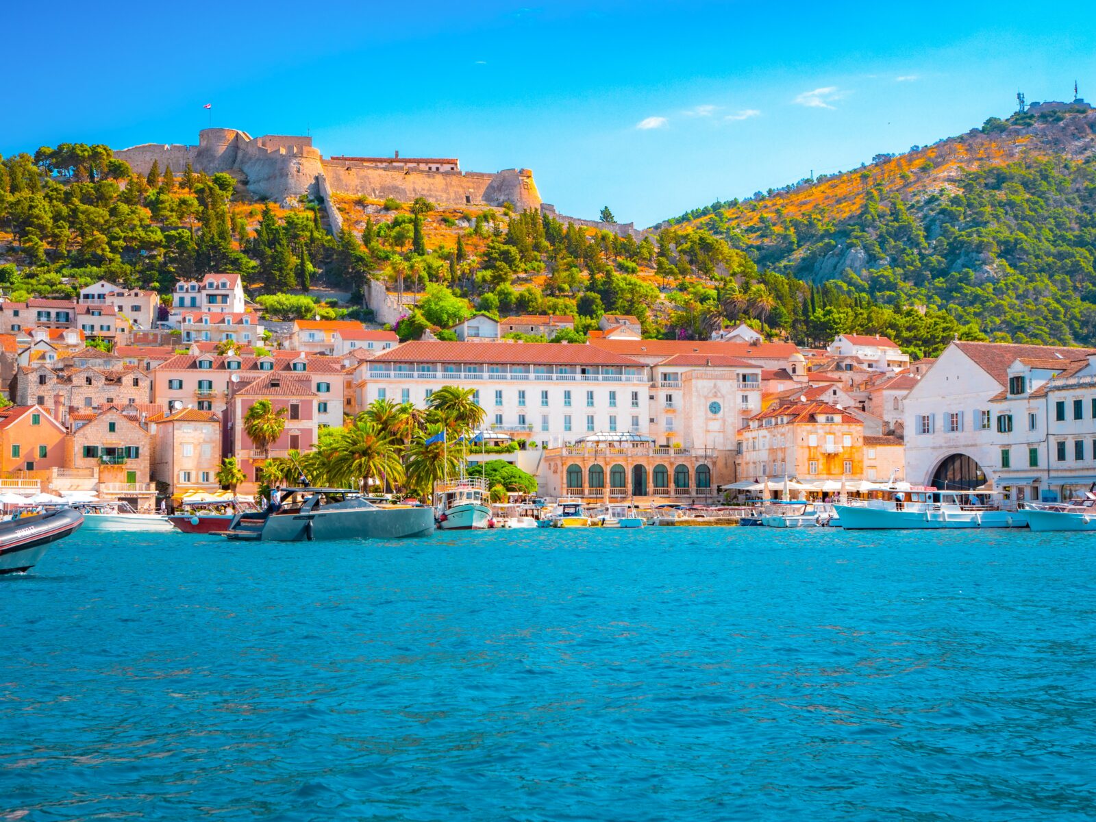 Vibrant,Waterfront,Of,Hvar,,Croatia,,With,Historic,Stone,Buildings,,Lush