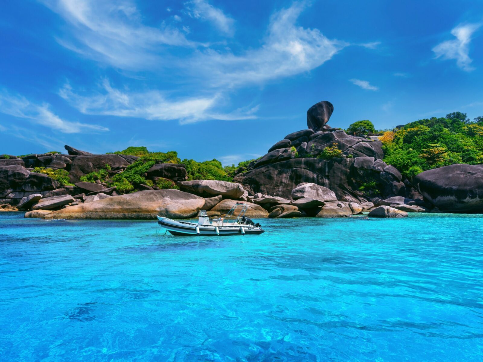 Sailboat,Rock,With,White,Sand,Beach,At,Similan,Island,,Phang