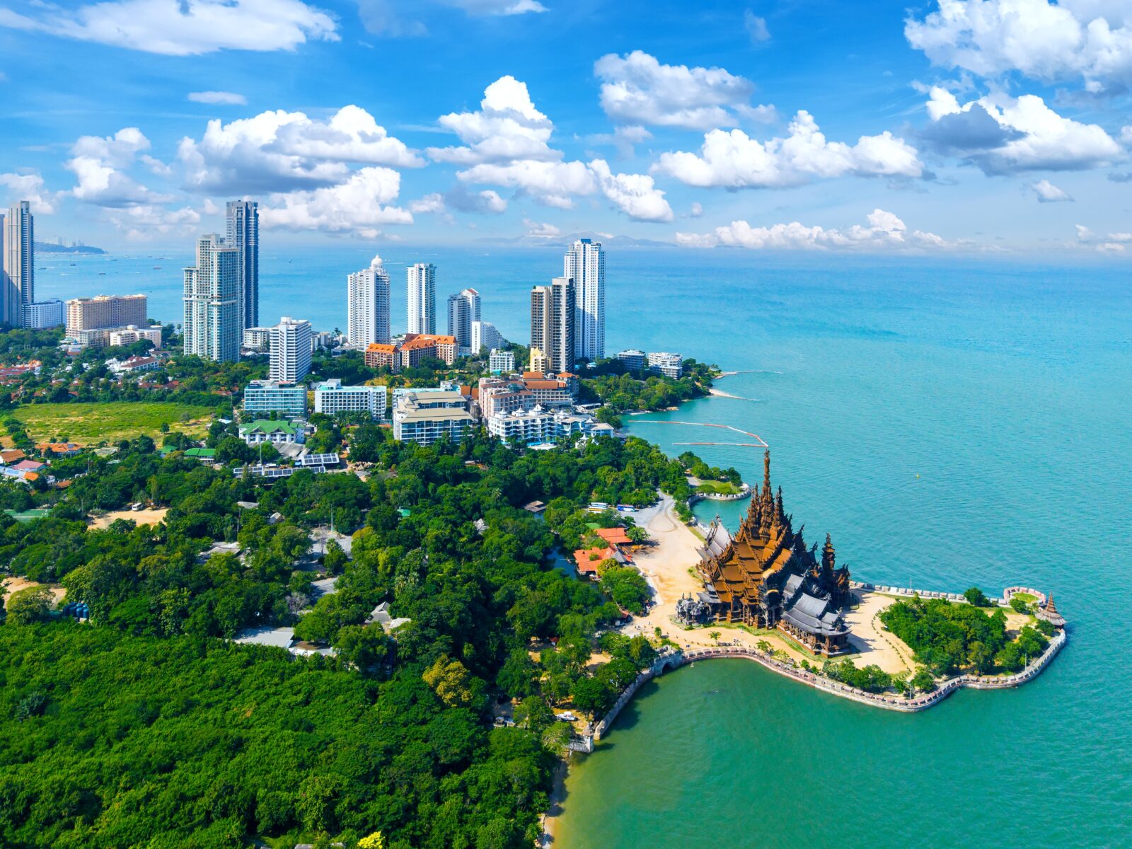 Sanctuary,Of,Truth,Wooden,Temple,On,Beach,Of,Chonburi,,Pattaya