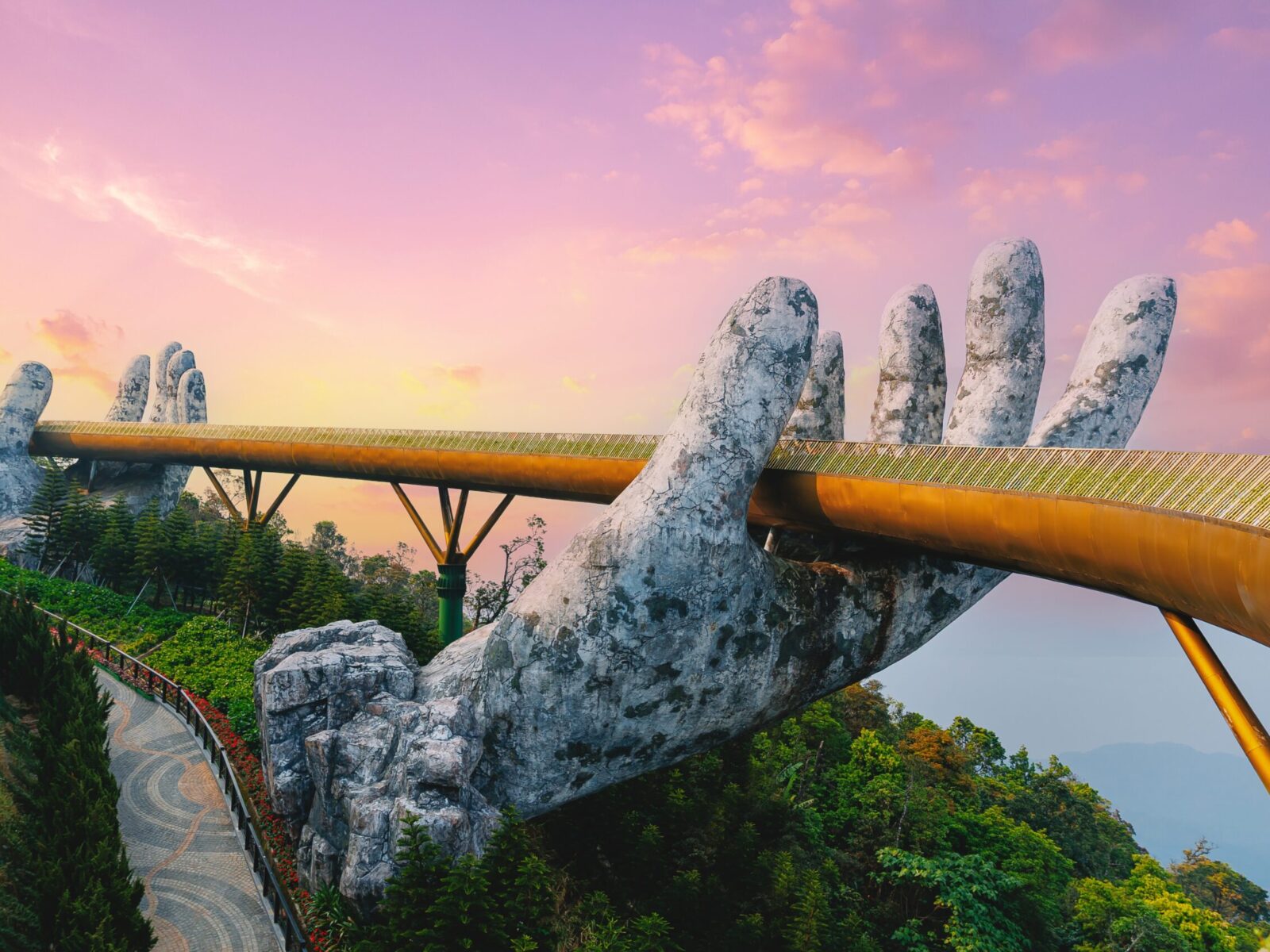 Golden,Bridge,At,Sunrise,In,Ba,Na,Hills,,Da,Nang