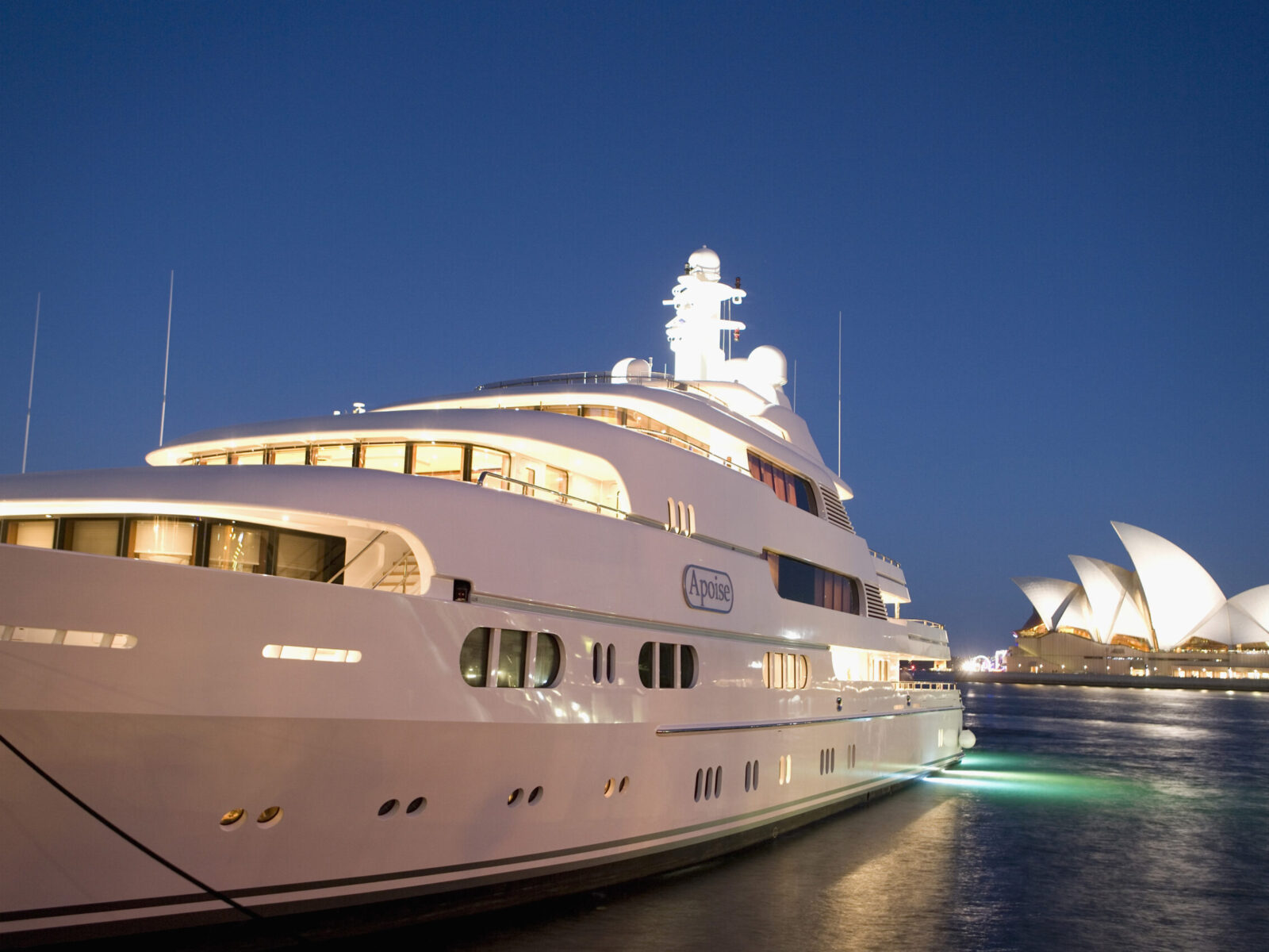 SUPERYACHT  – Apoise