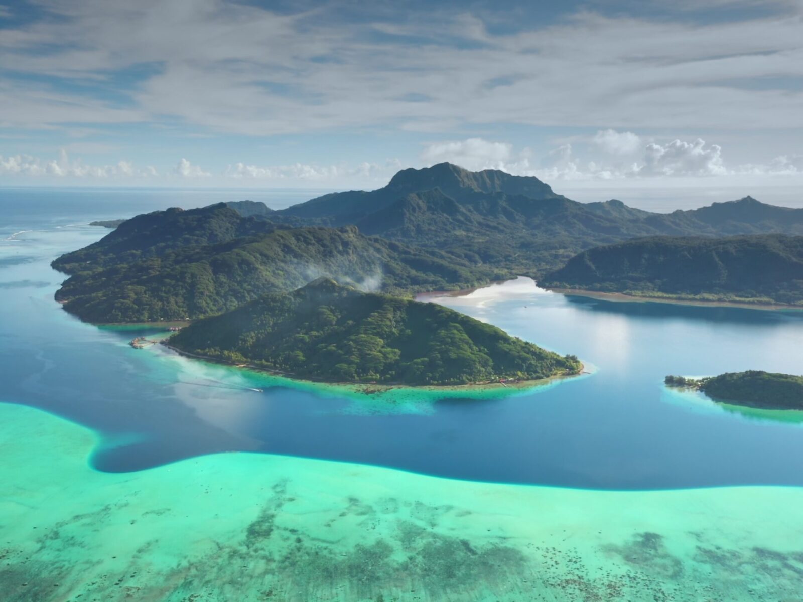 Breathtaking,Aerial,View,Of,Tropical,Paradise,Green,Islands,In,Turquoise