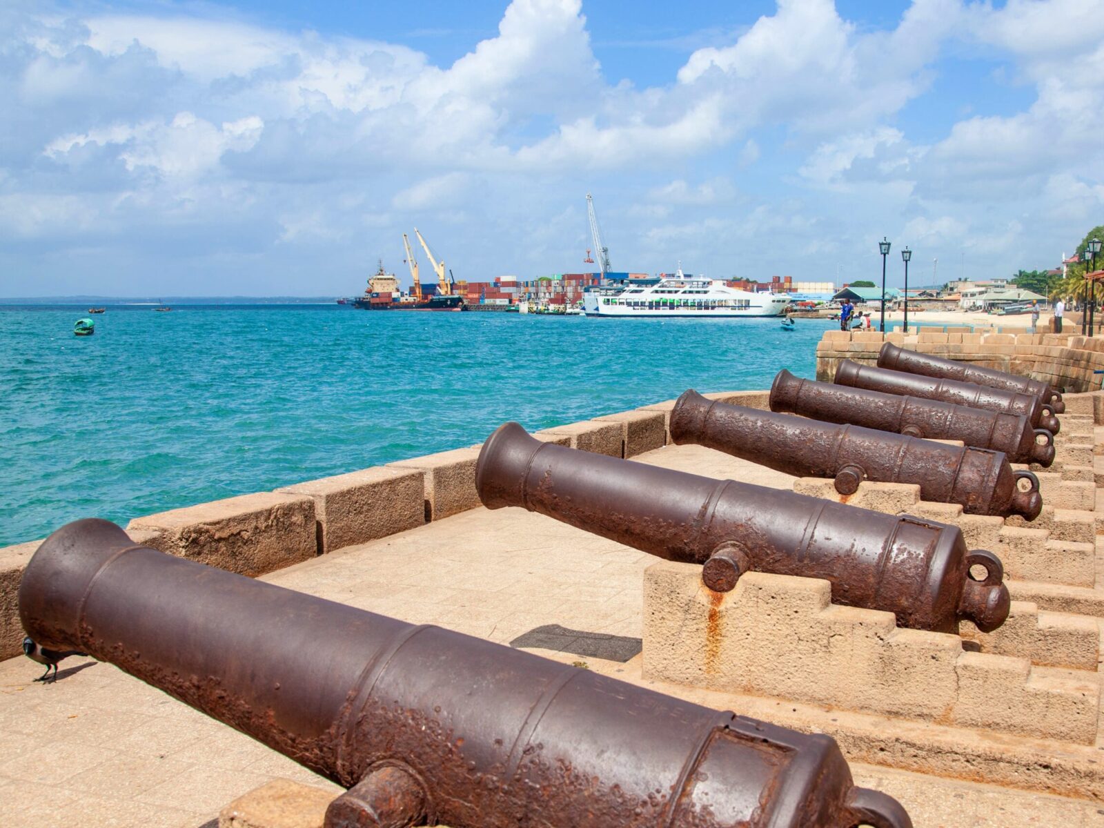 Cannons,In,Stone,Town,,Zanzibar.